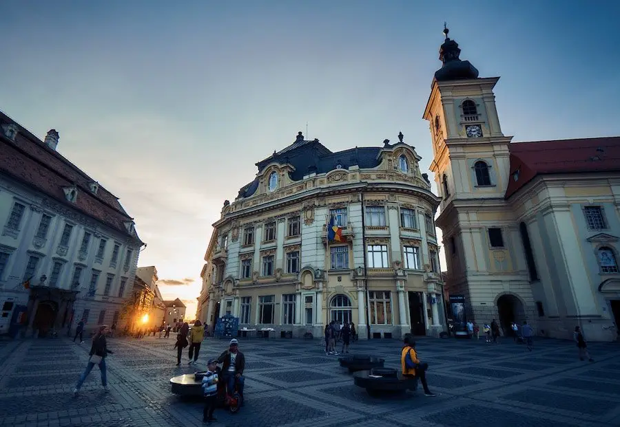 Sibiu Hermannstadt - Großer Ring mit dem Brukenthal Palast, Rathaus und der katholischer Kirche