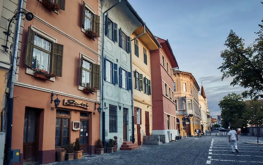 Sibiu Hermannstadt - Der Huetplatz mit den bunten Häusern