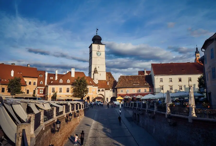 Sibiu Hermannstadt - Ocna Straße auf dem Kleinen Ring und der Ratsturm