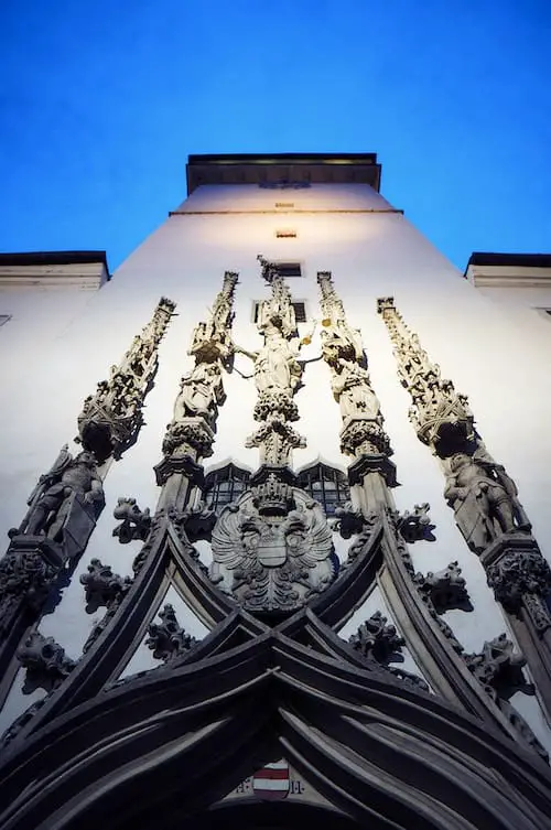 Brünn - Skulpturen am Alten Rathaus